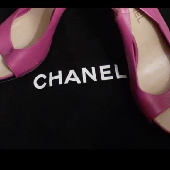 💕 Authentic Chanel Slingbacks 💕 - Picture 2 of 11